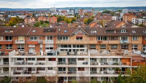 Списание долгов за ЖКХ через банкротство: полный разбор процедуры в 2025 году