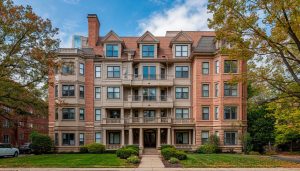 Заберут ли единственное жилье при банкротстве? Полный гид по защите квартиры в 2025 году